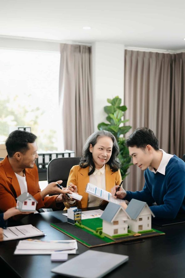 Découvrez les services de notre agence immobilière à Sanary-sur-Mer : Expertise et professionnalisme garantis !